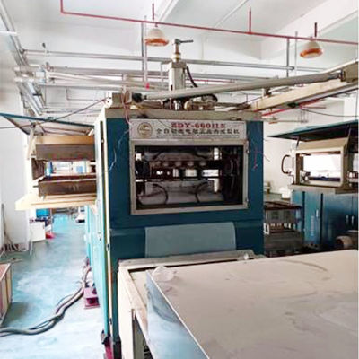 Gebruikte 8000kg Cup Thermoforming Machine met maximale vormbreedte 750mm