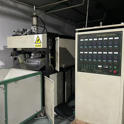 Gebruikte 380V Plastic Grote Thermoforming Machine 7000kg Voor kopers