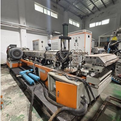 Gebruikte enkelschroefmachine voor het extruderen van kunststof voor PP-PET-PS-granula's met kerncomponenten