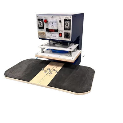 Compacte 380*180mm Platen Area Blister Sealing Machine voor PVC Blister en Karton Verpakkingsmaterialen
